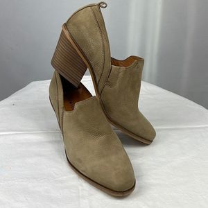 Lucky Brand Vennia Ankle Booties Boots Chunky Cowboy Heel Dune Size 10 NEW